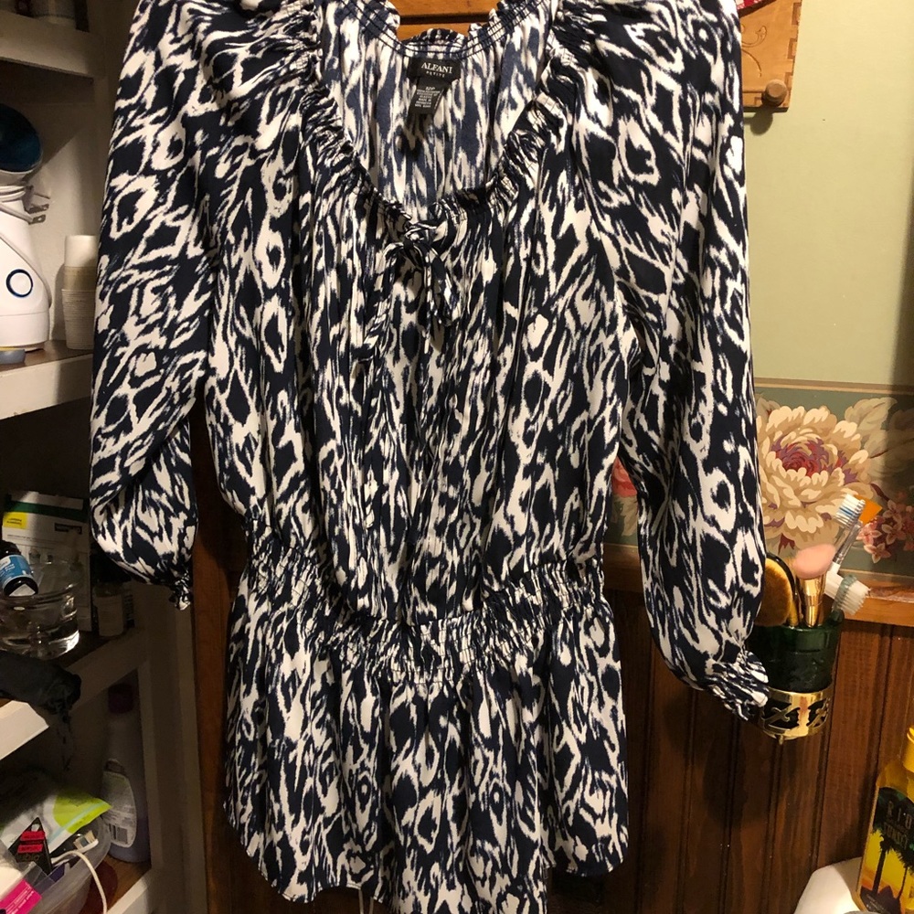 Elastic neckline can be worn off shoulder